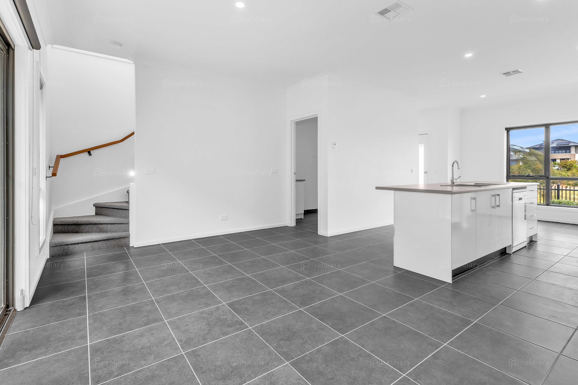 Spacious unfurnished open-plan interior